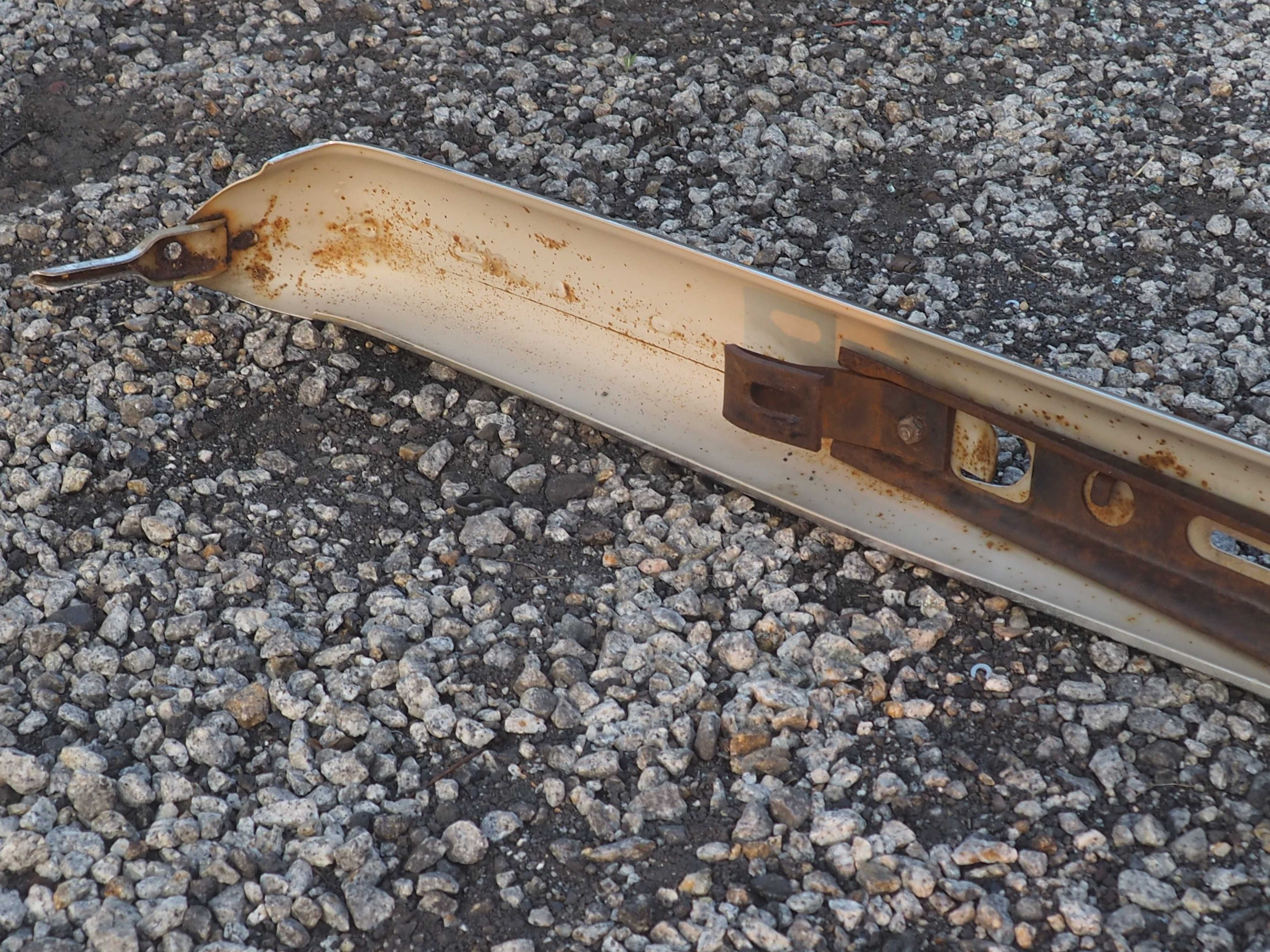 Zderzak przedni mercedes W123 sedan kombii