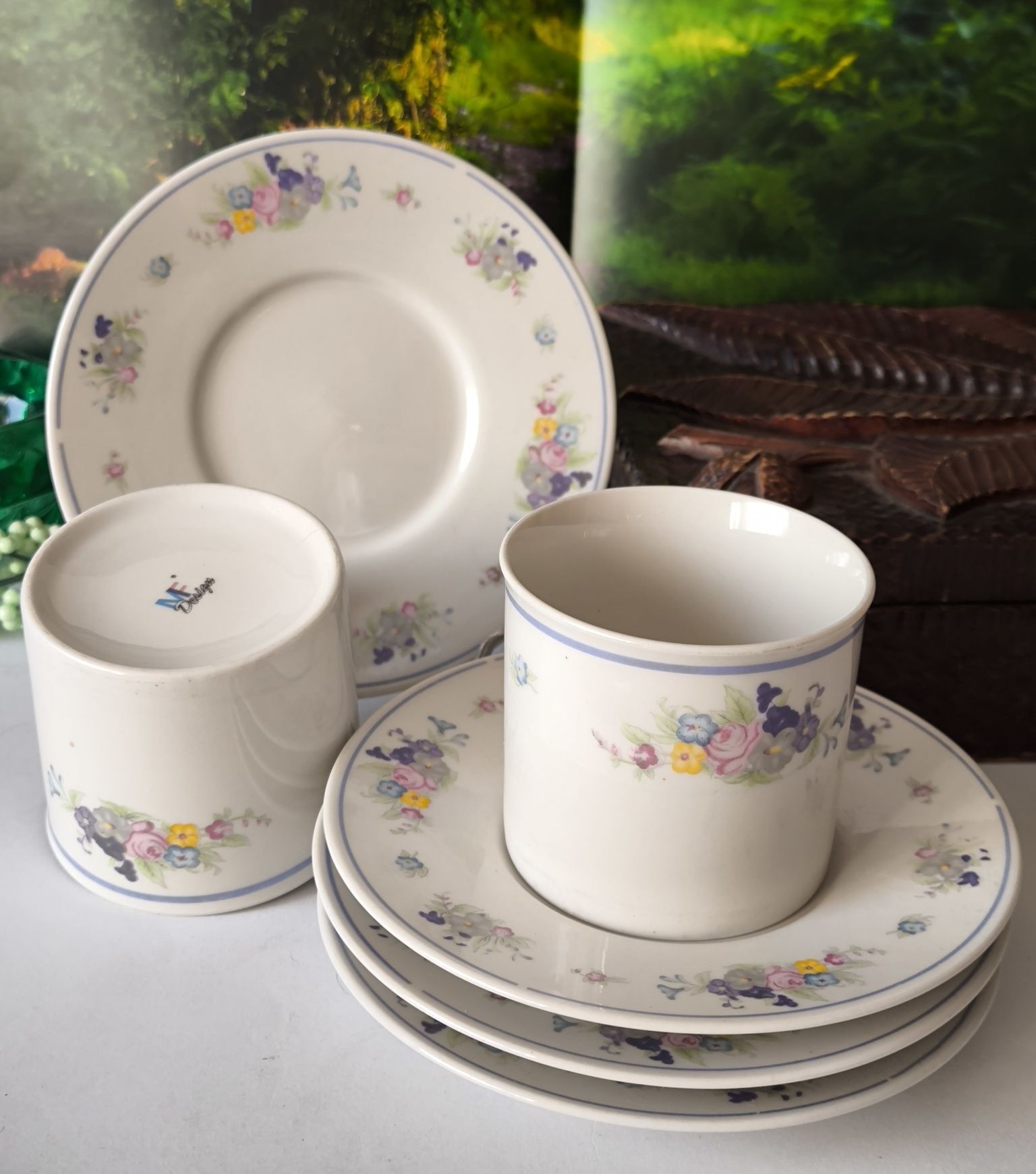 Kubki 3 sztuki+ spodki piękna porcelana