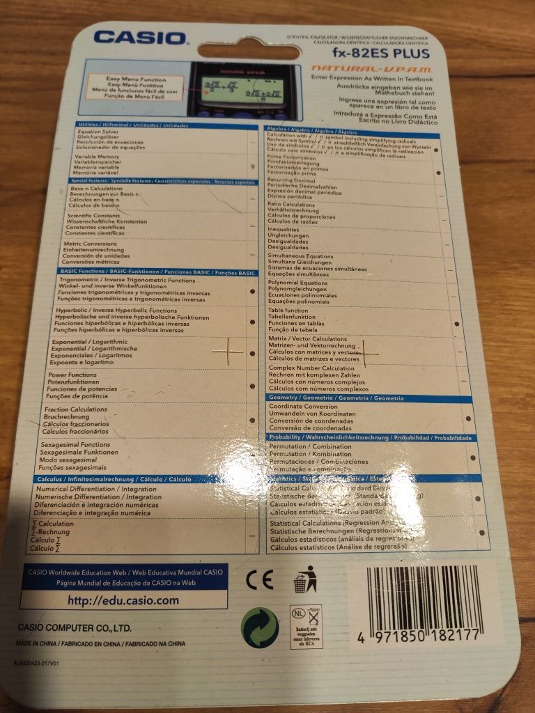 Nowy kalkulator Casio fx-82ES Plus