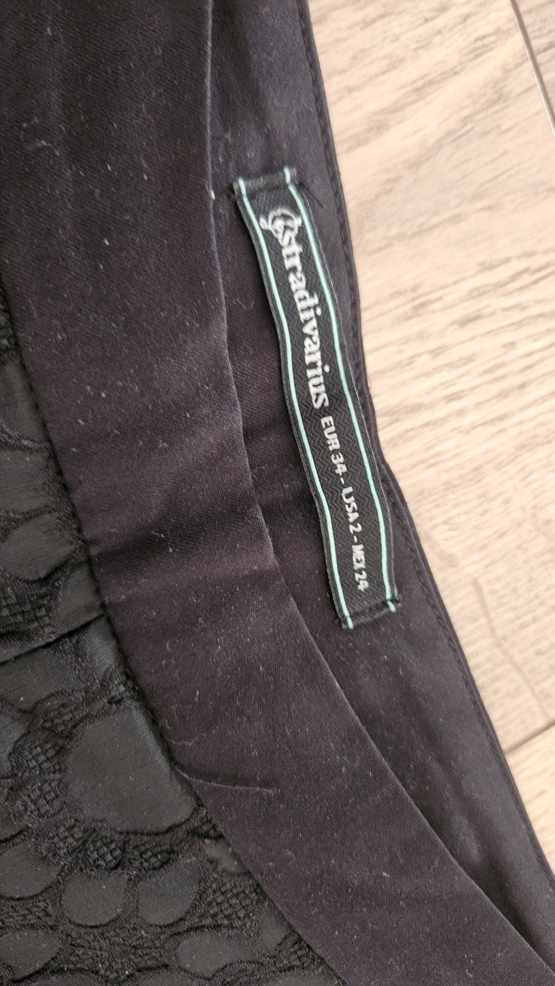 Czarne spodenki ze wzorem Stradivarius XS/S