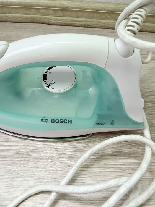 Утюг BOSCH / 1800w рабочий, греет отлично