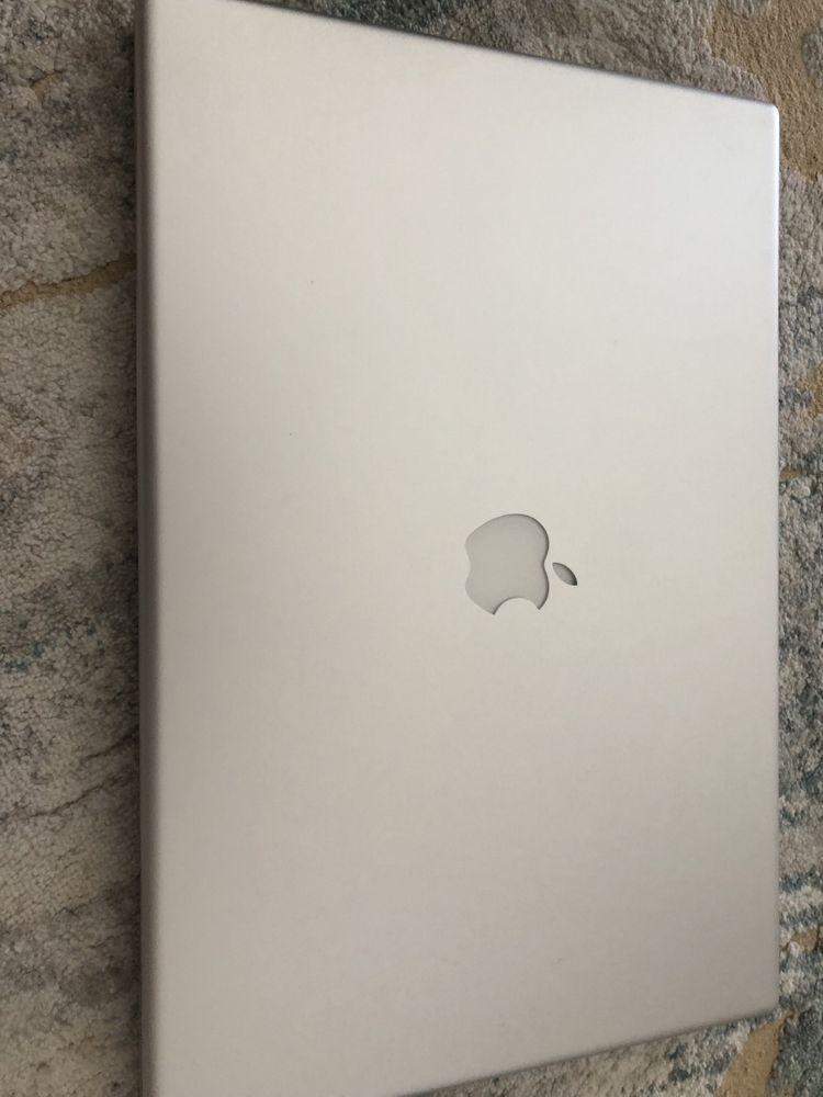 Macbook pro 17” TROCO POR IPHONE 11 PRO