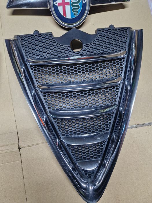 Alfa Romeo GT arill atrapa scudetto zderzaka maski OE