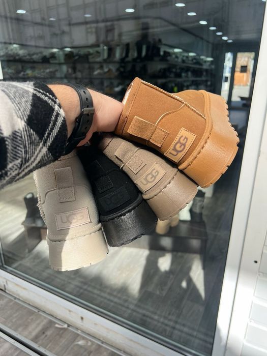Ugg australia classic mini platform чорні бежеві угги  опт і роздріб