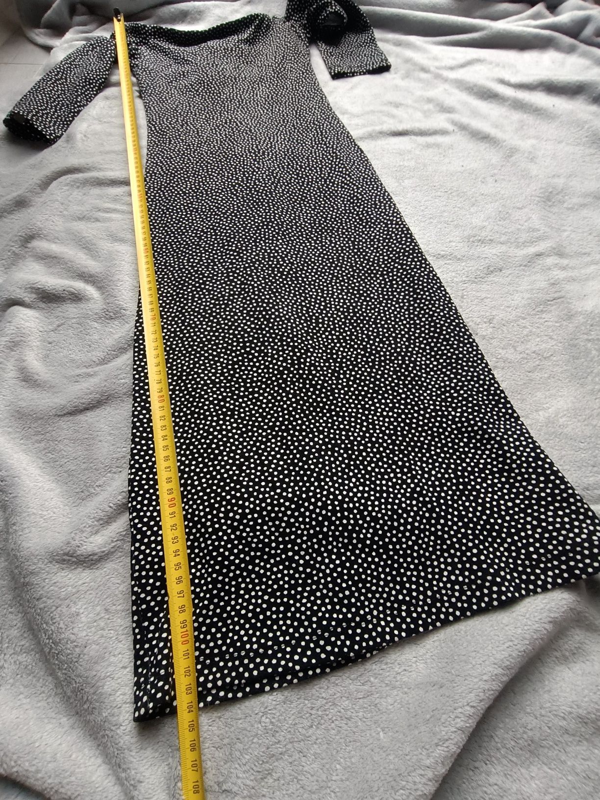 Sukienka midi obcisła Zara xs czarna w kropki, groszki