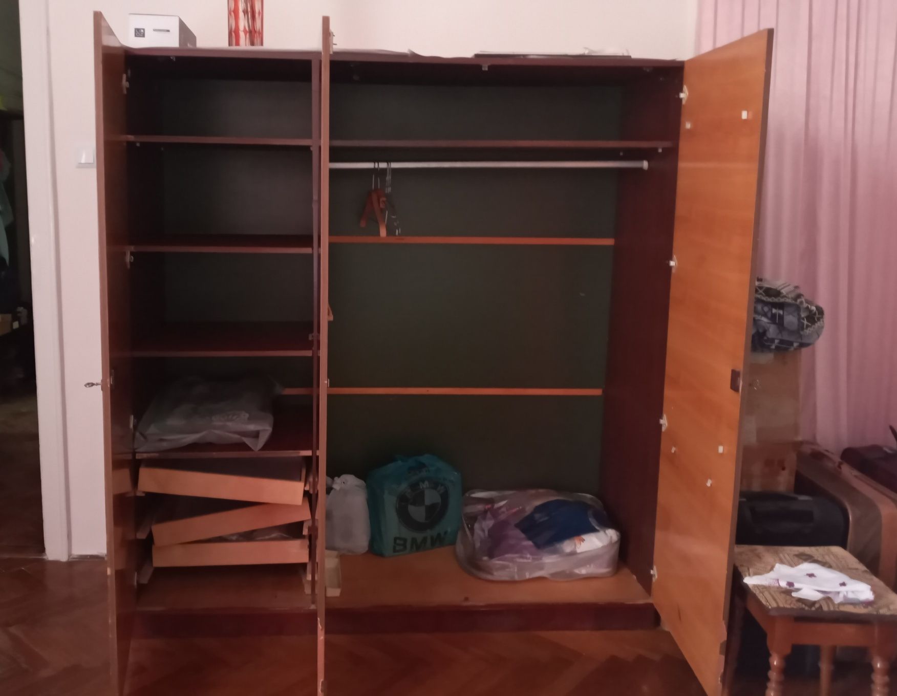 Шафа трьохстворчата