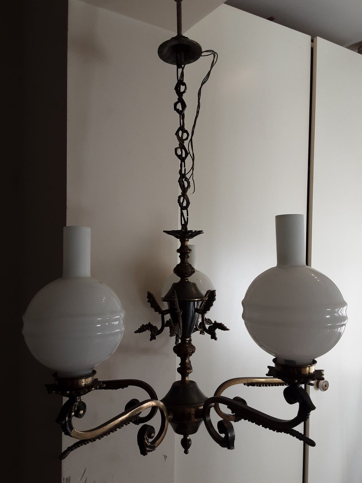Candeeiro antigo de cinco lâmpadas