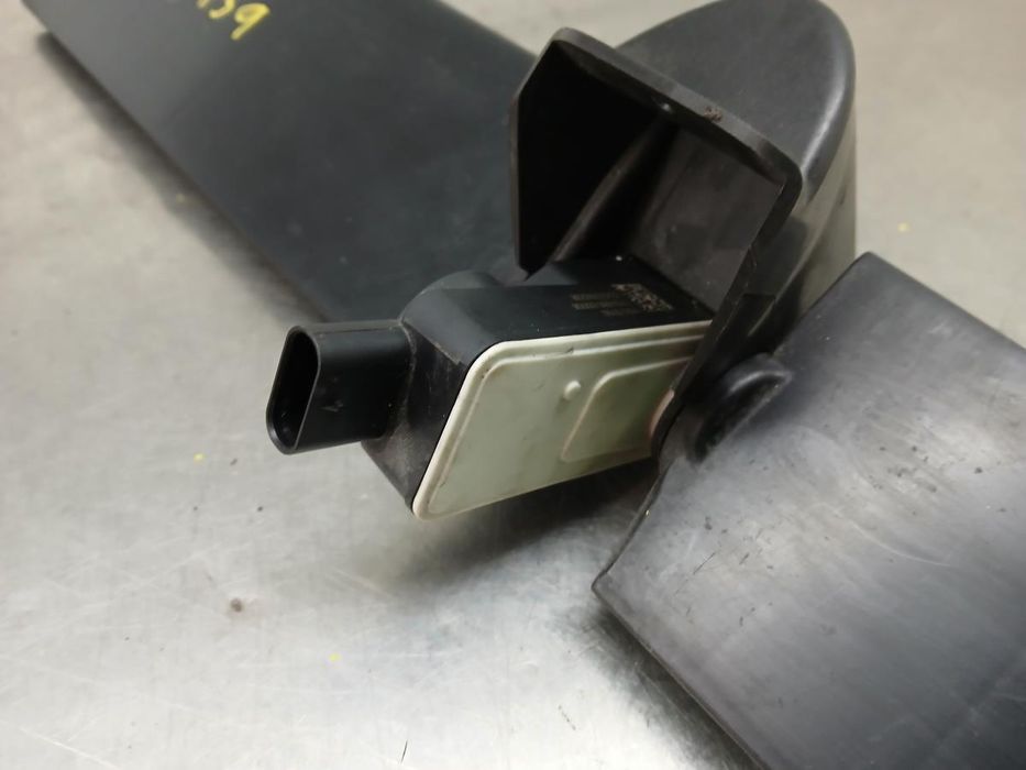 Motor da comporta da sofagem TESLA Model 3 (5YJ3)