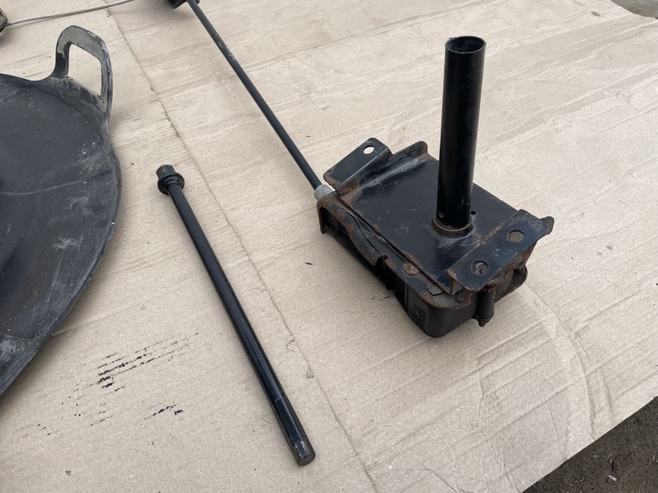 Крепления запаски для VITO-VIANO W639 W447