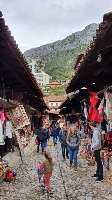Dywan,chodnik,kilim wełniany z pracowni tkackiej w Kruji (Albania)