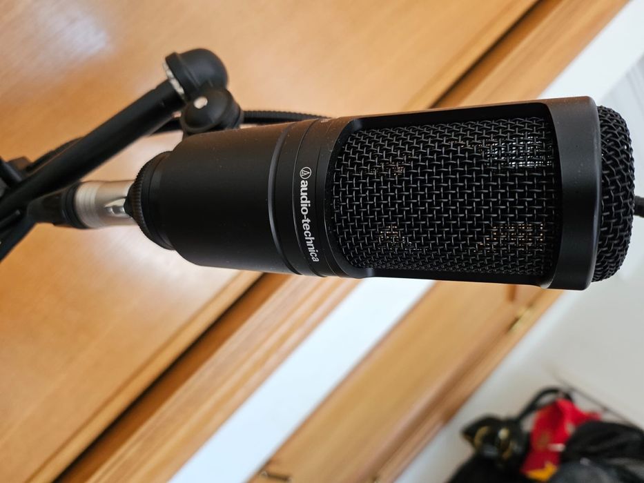 Microfone Audio Technica AT 2020 com tripé e Filter