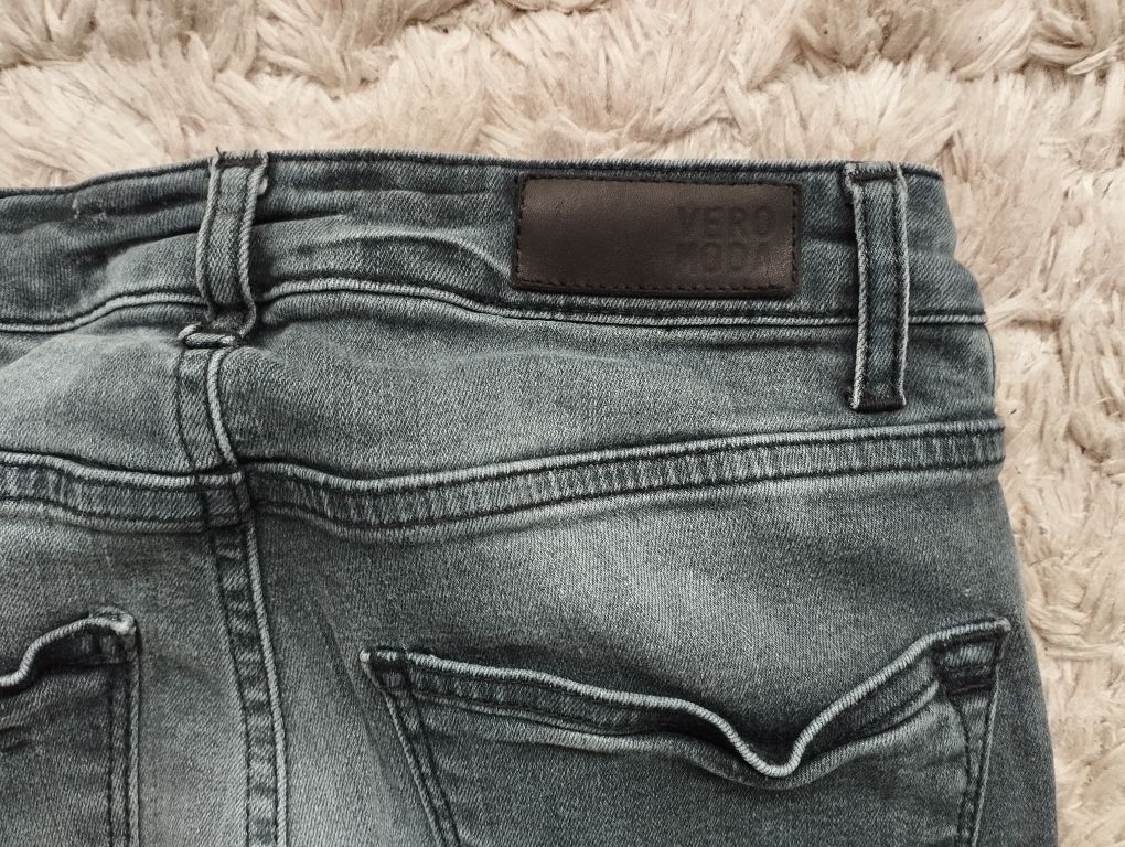Spodnie / dżinsy typu skinny Vero Moda rozmiar 34