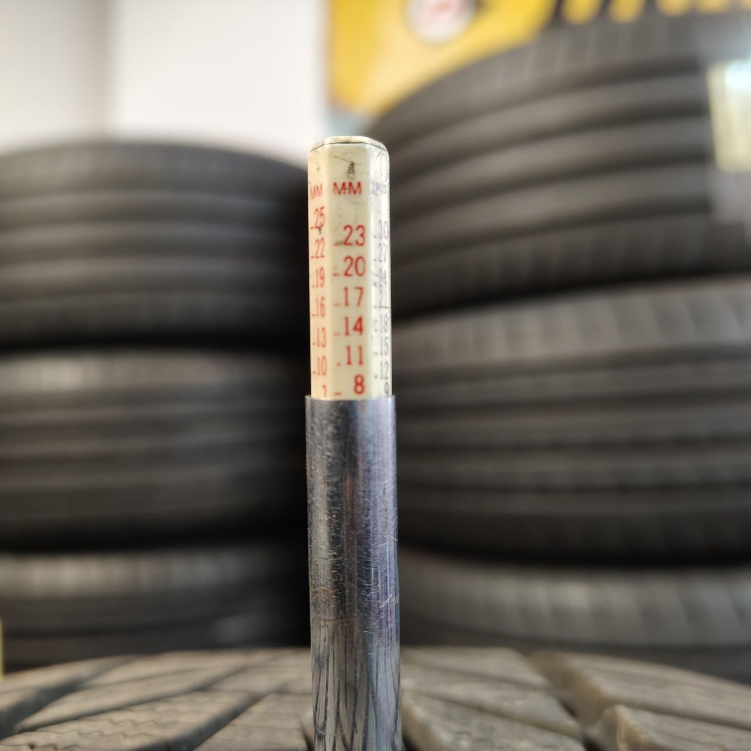 235/45/20 XL Sprzedam parę opon zimowych Hankook