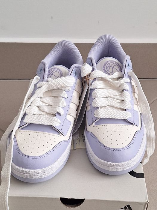 Adidas Rapid Court Low W
Rozmiary: 40.2/3; 37.1/3
Cena: 160zł.