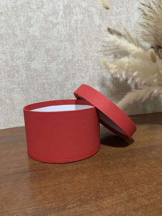 Кругла подарункова коробка