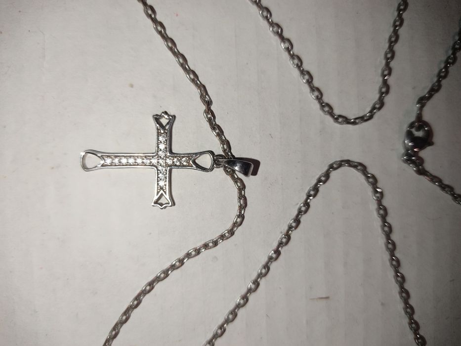 Біжутерія.Хрестик на ланцюжку,брошка