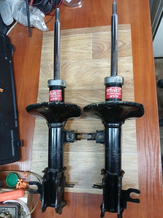 Амортизаторы передние левый+правый (газ-масло) 333418;417 KYB  Тайланд