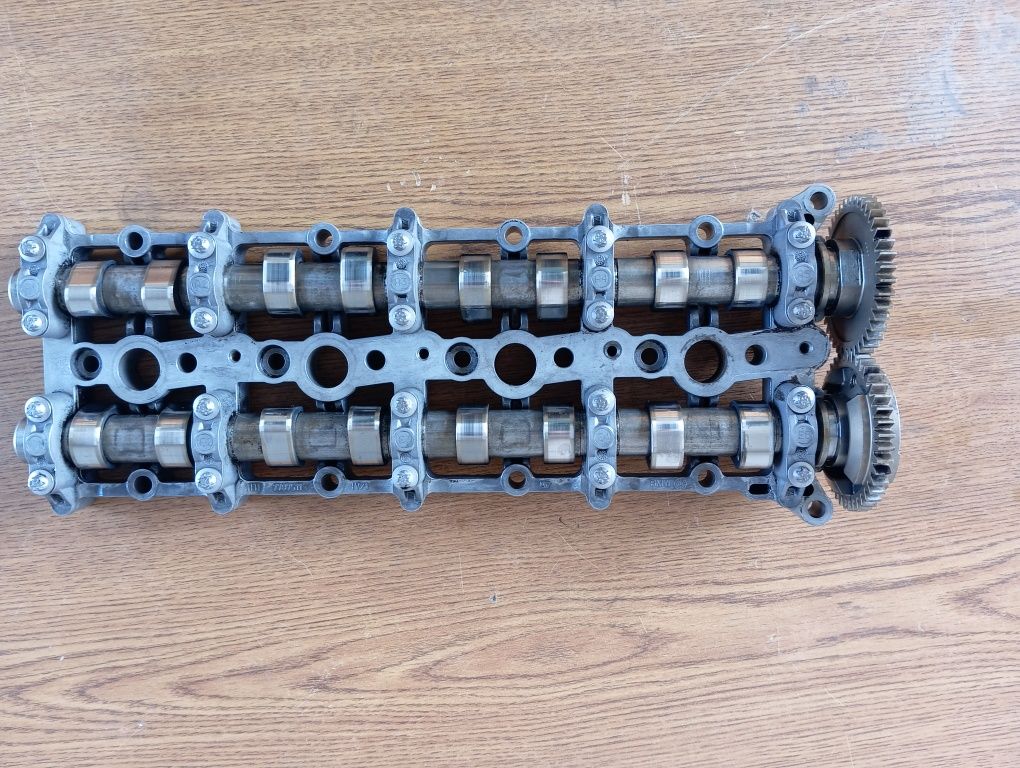Podstawa z wałkami rozrządu do BMW E 87 E90 E60 X1 X3