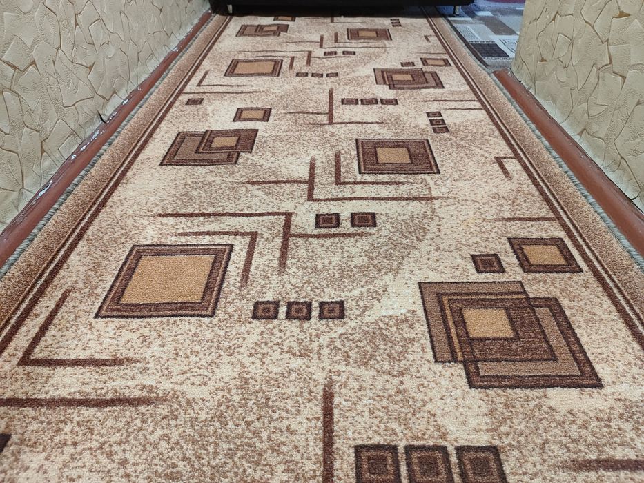 Продается ковёр ,ковровая дорожка 1м на 4м