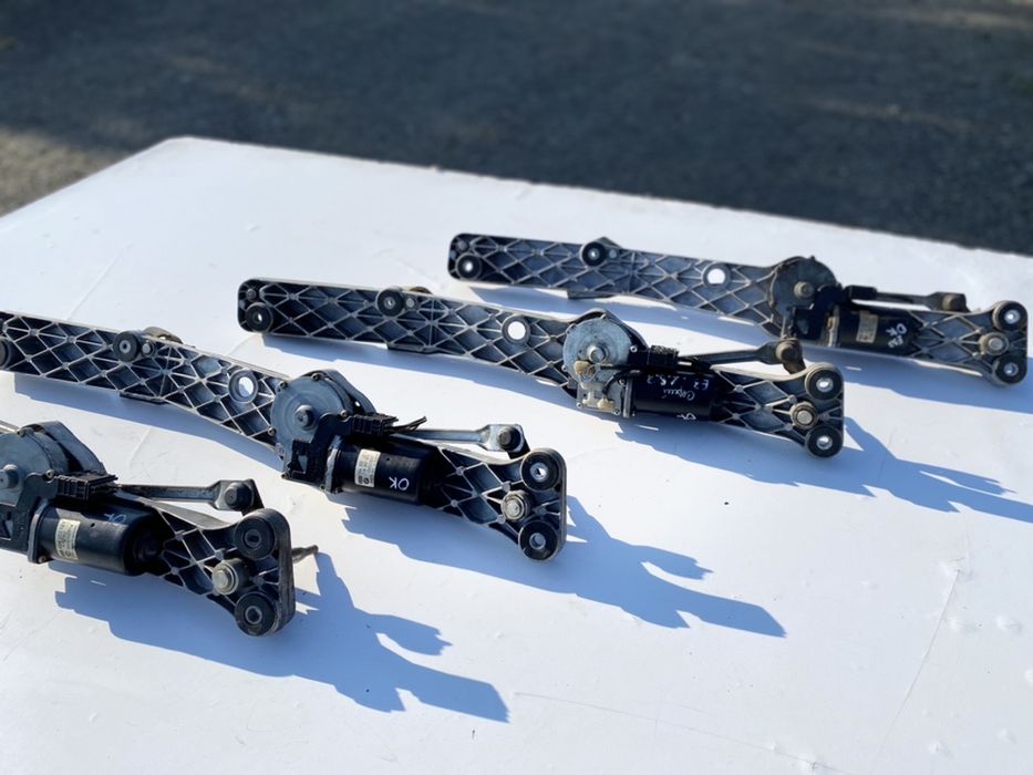 Трапеция Дворников BMW E39 Дорестайл Трапеція Двірників БМВ Е39 Шрот