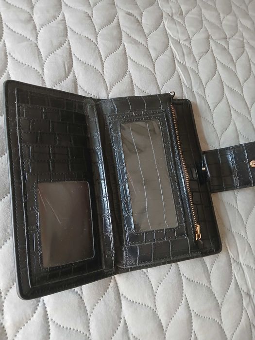 Porta moedas preto com espaço para fotos (está como novo)