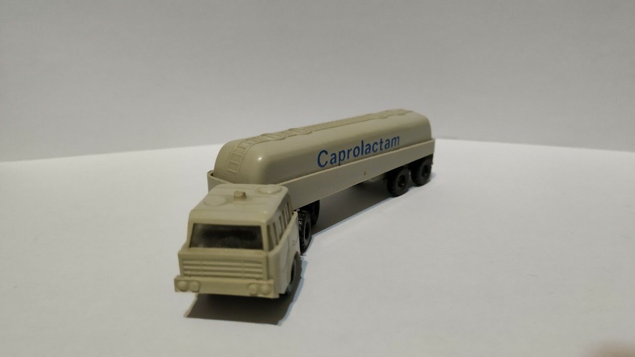 Автомобиль tatra возможно для макета масштаб - 1/120