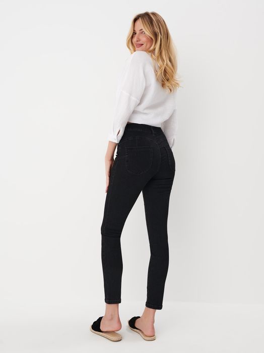 Чёрные джинсы скинни с эффектом Push up от Mohito