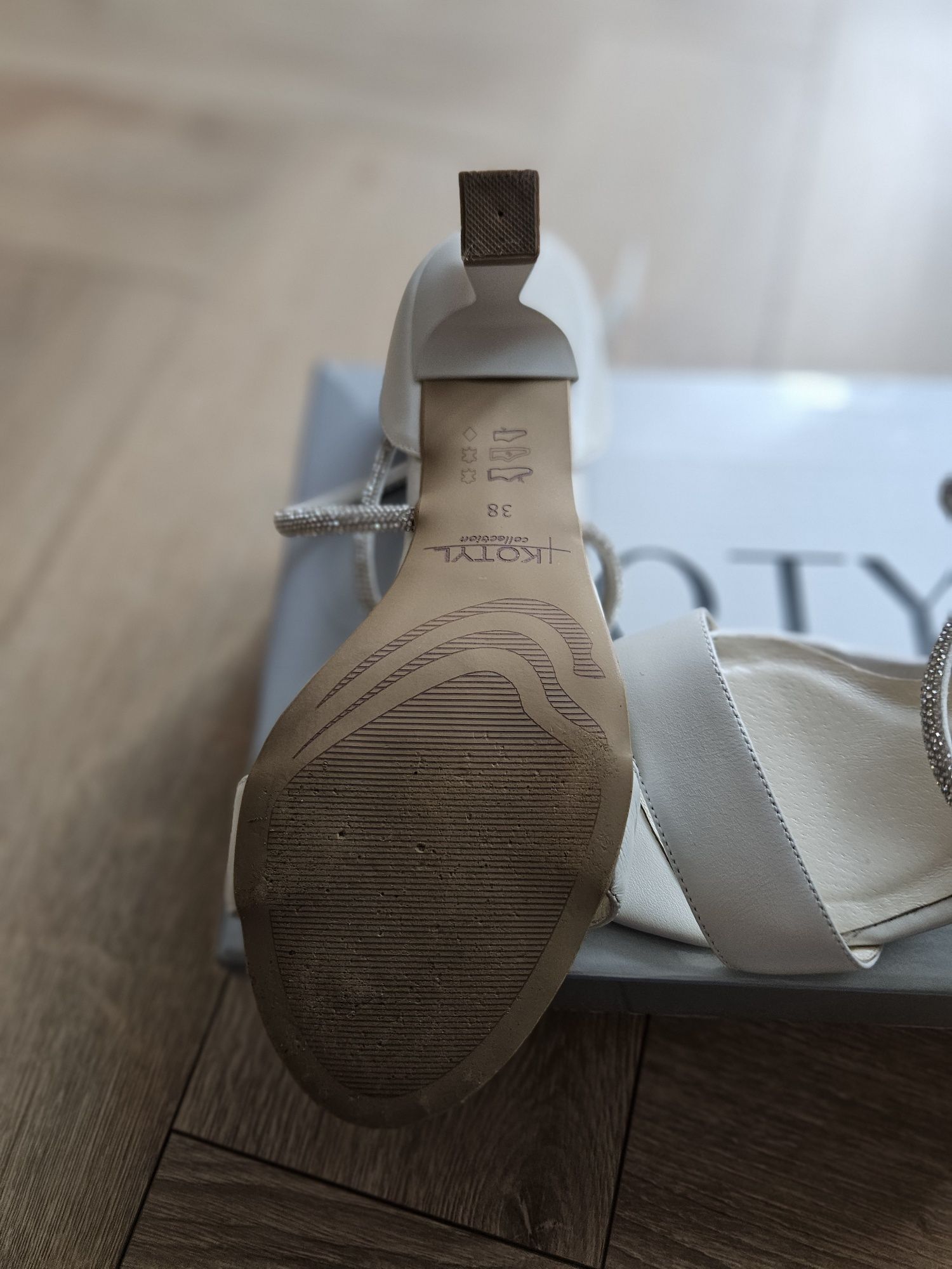 Sandałki buty na obcasie ślubne na ślub wesele 38 7,5cm kotyl 4363