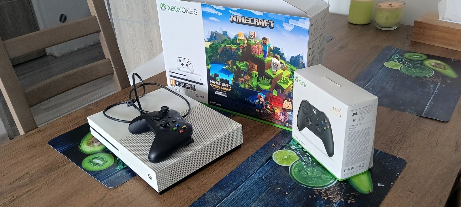 Uszkodzony Xbox one s 500 GB + pad