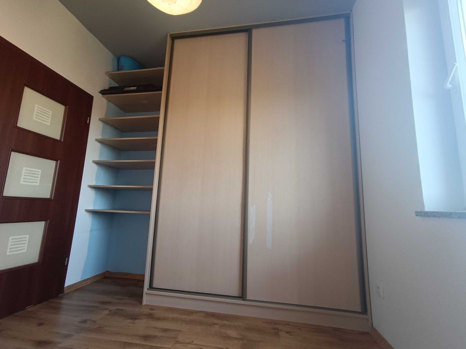 Szafa w zabudowie, przesuwna – za darmo