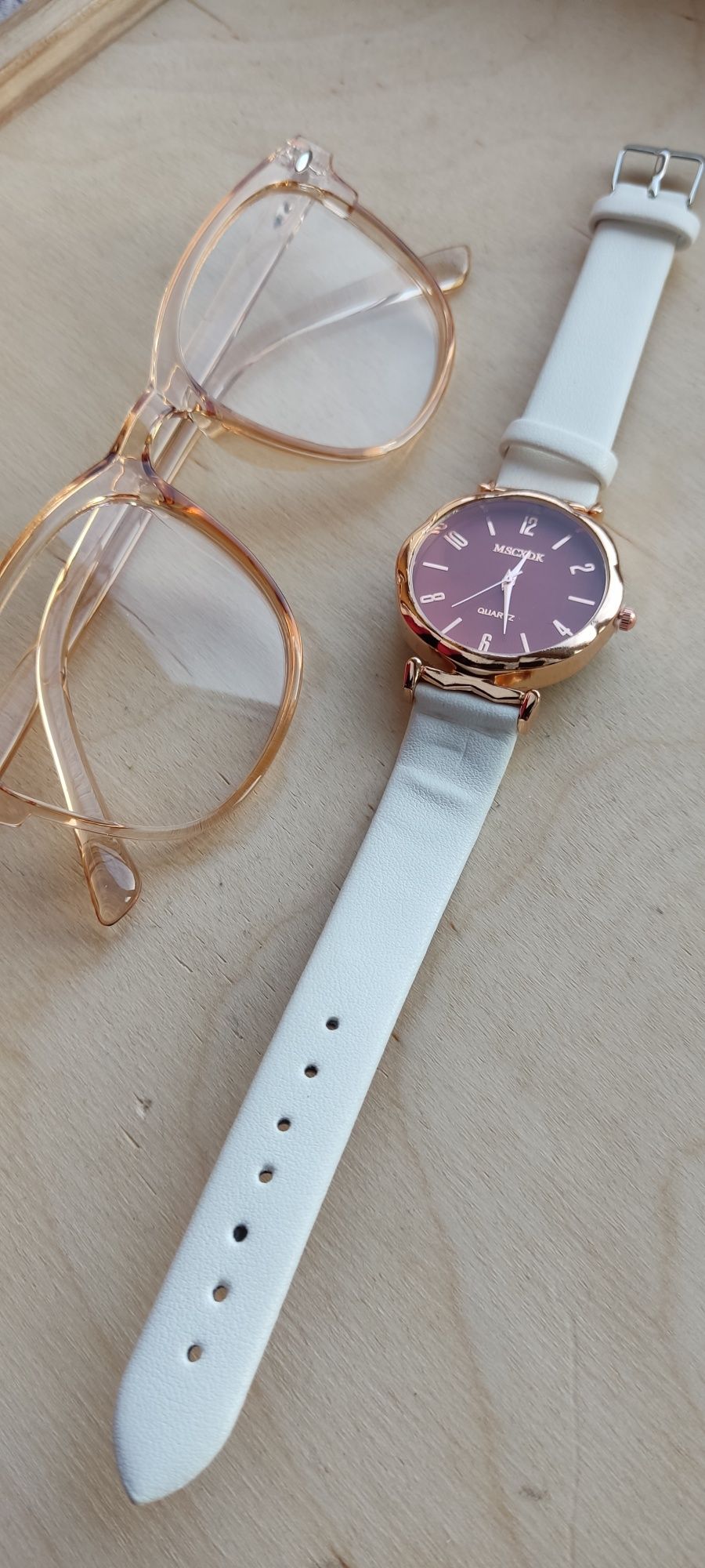 Nowy zestaw biały zegarek i okulary