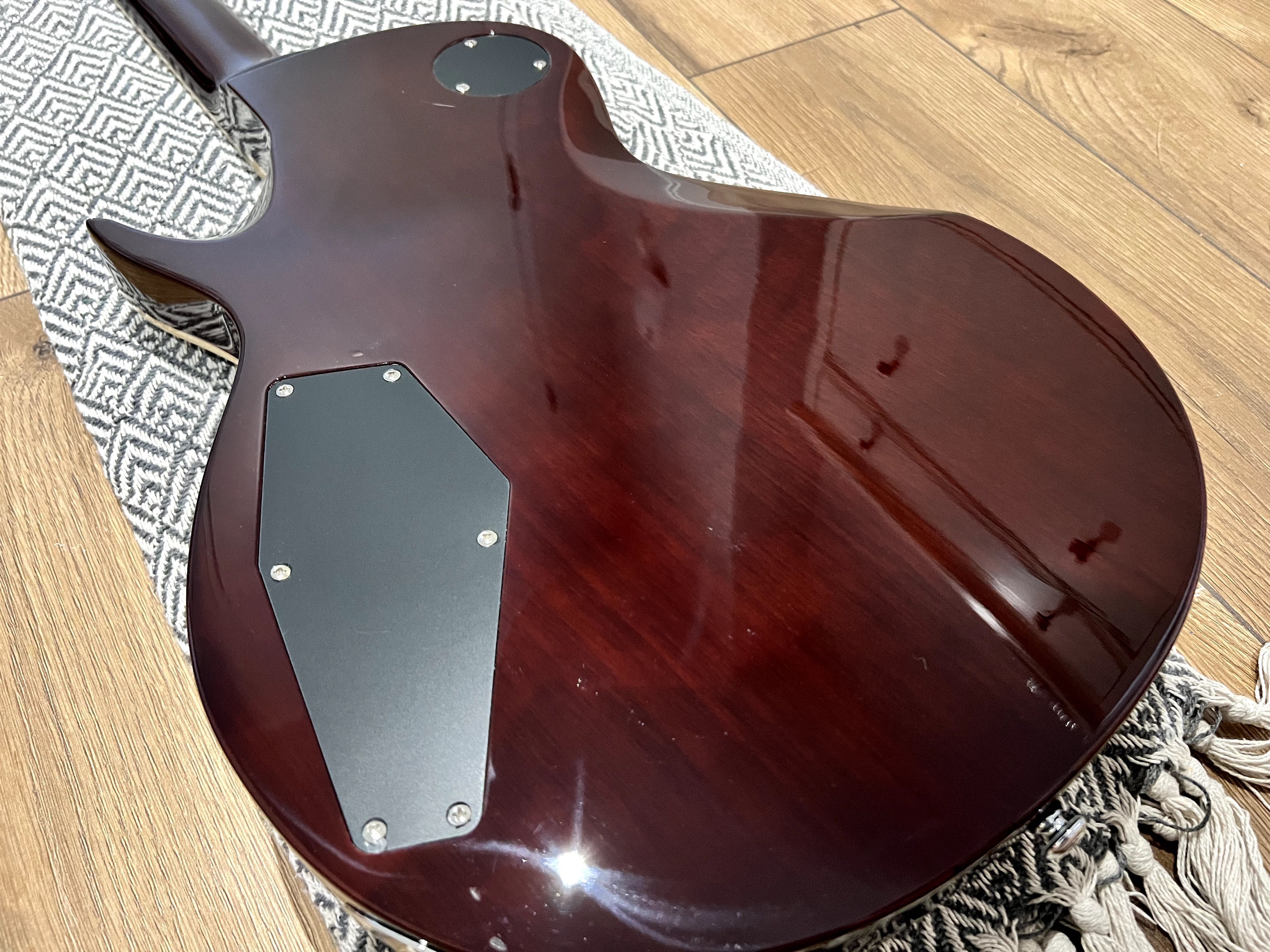 Gitara elektryczna ESP LTD EC-256 VN + wzmacniacz Roland 15XL