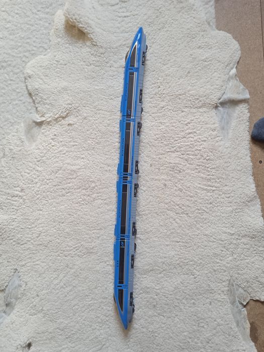 Потяг на батарейках, іграшка.