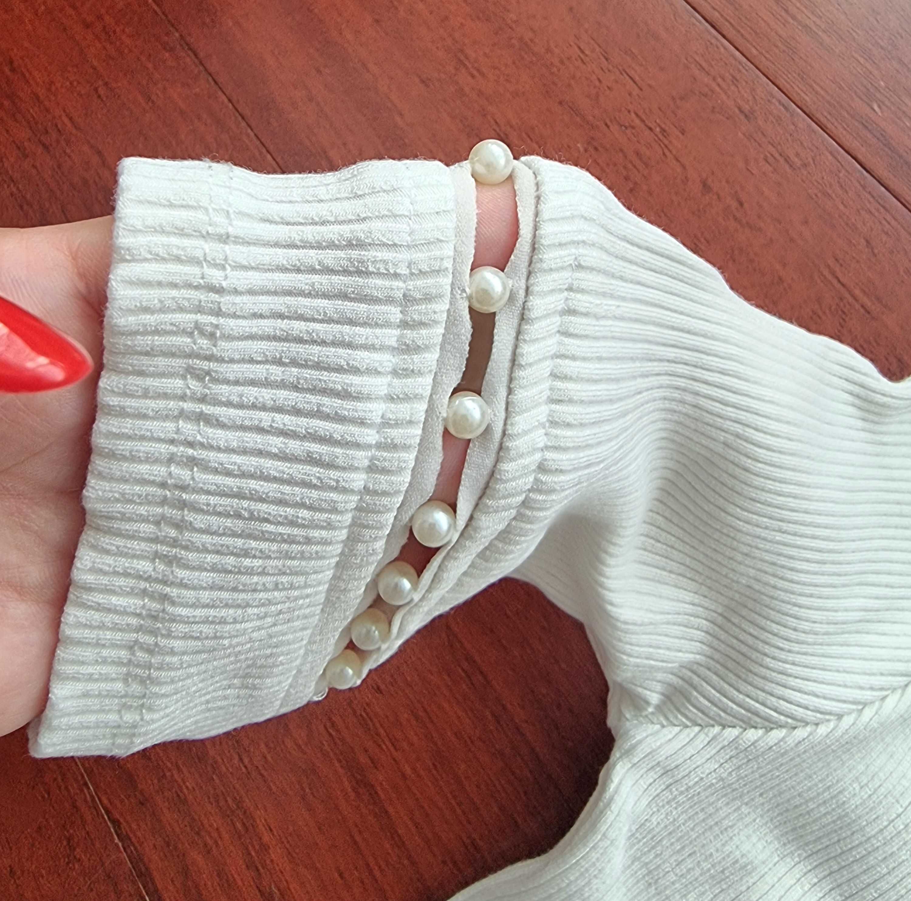 Camisola branca curta com detalhes estilo pérolas Bershka, tamanho XS