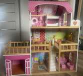 Drewniany domek dla lalek