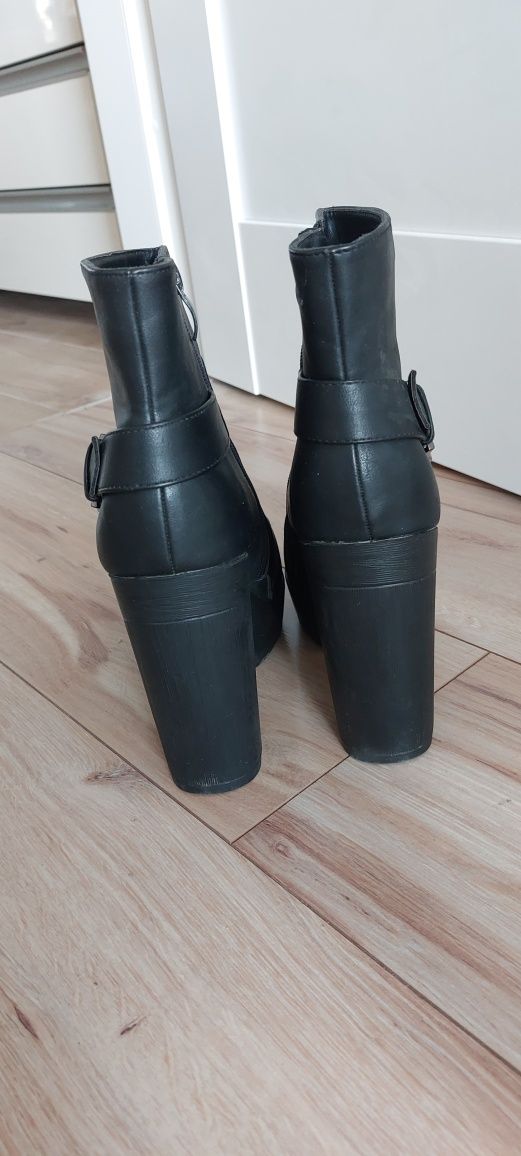 Buty na obcasie czarne 38r.