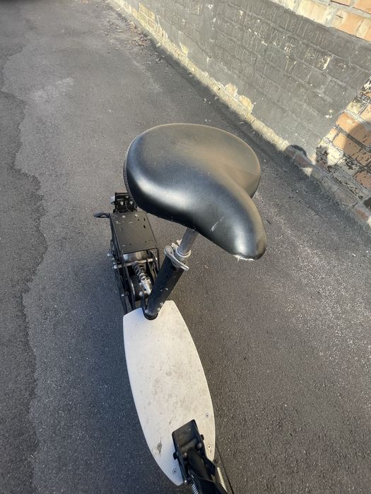 Електросамокат з сидінням Didi Thurau (можливий невеликий торг)