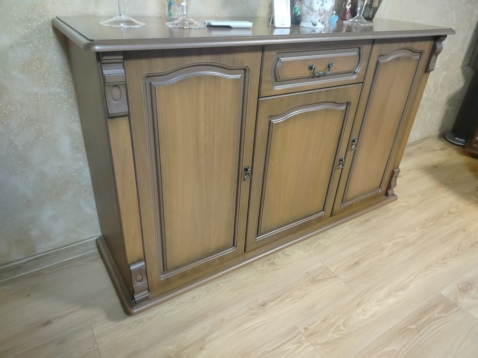 Meble krzesła Komoda lustro szafka RTV witryna