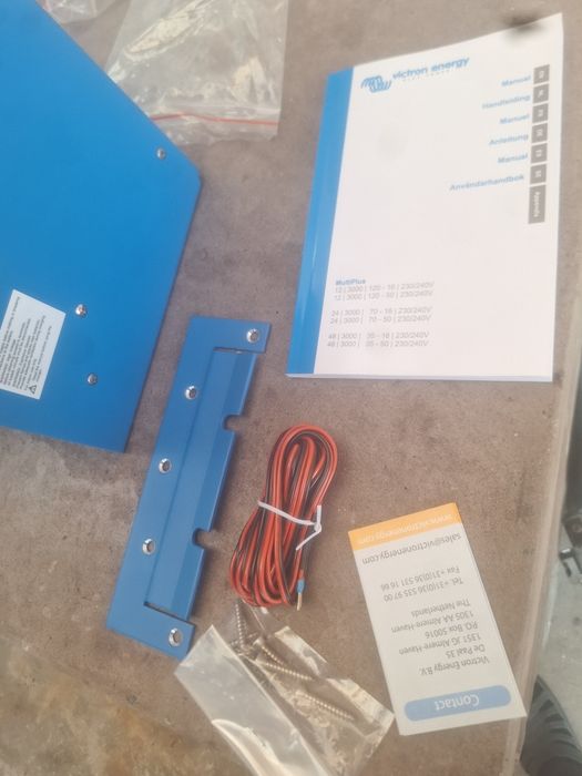 Гибридний інвертор Victron