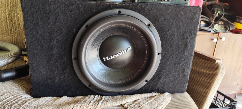 Саб з коробом Hannibal 600 watts rms