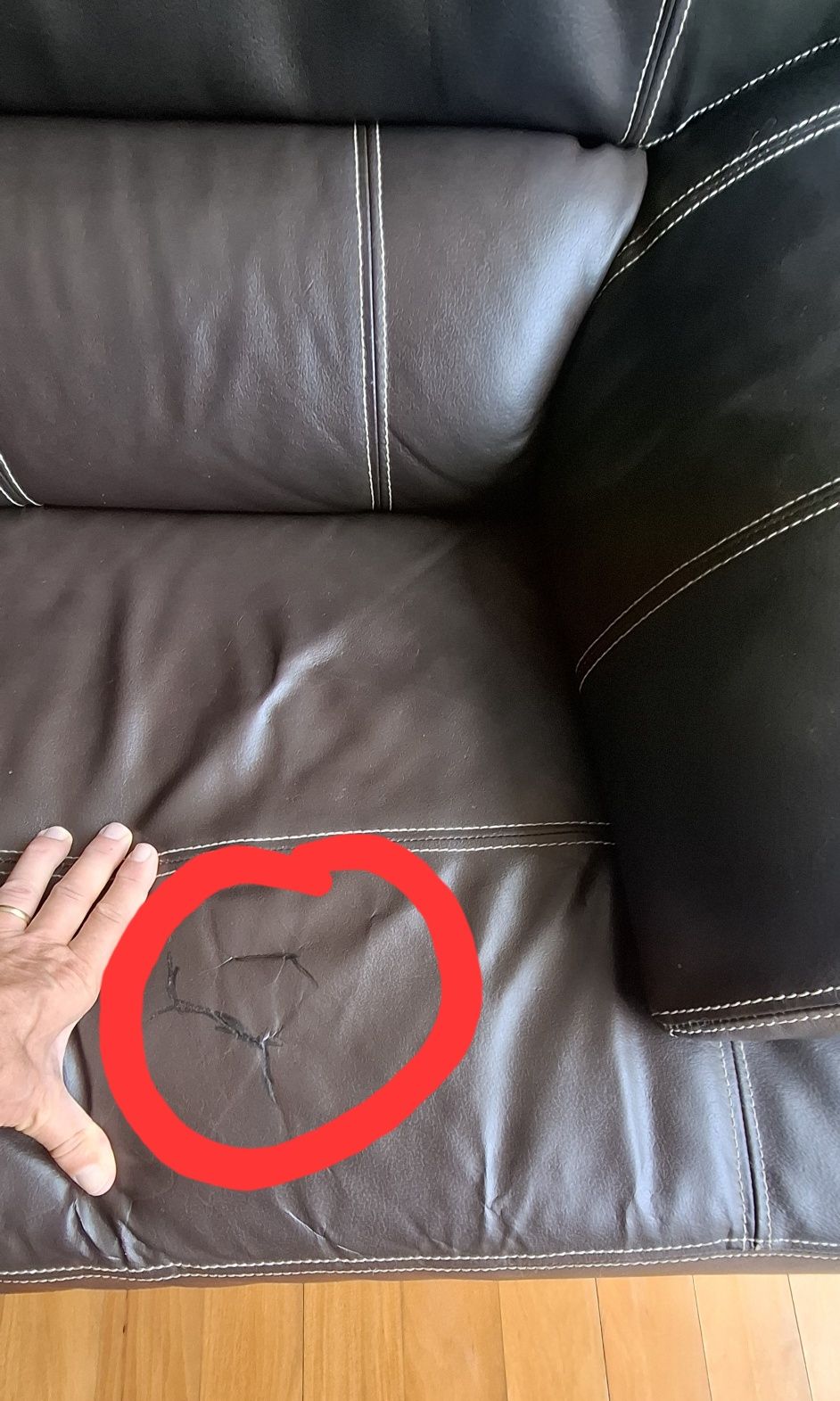 Sofá em couro, em muito bom estado