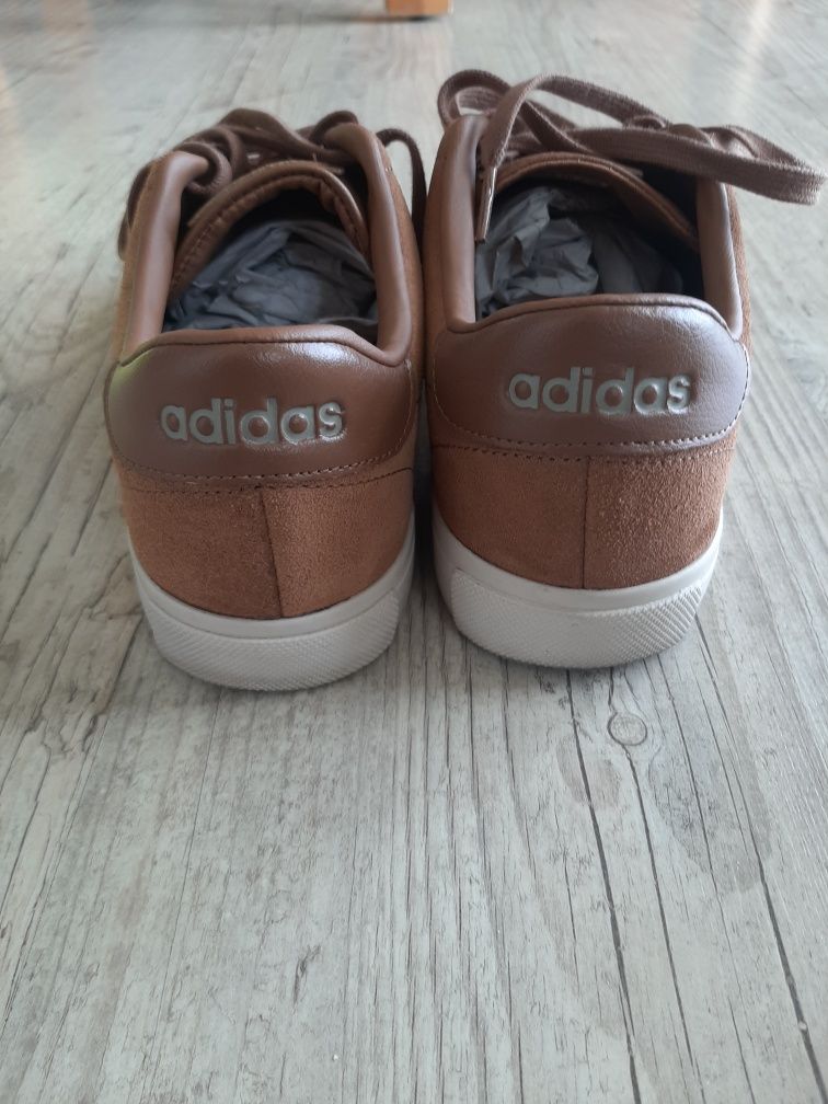 Adidas Neo rozmiar 42 2/3 kolor khaki, jak nowe