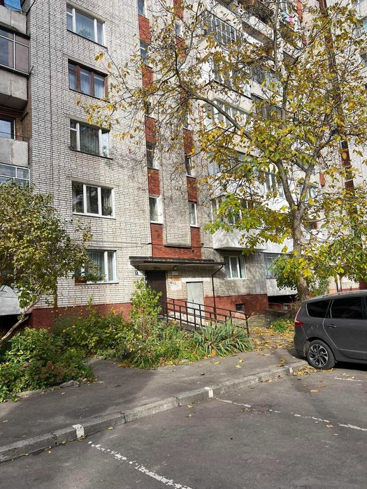 Оренда ізольованої кімнати в 4-ох кімнатній квартирі по вул.Юрія Липи