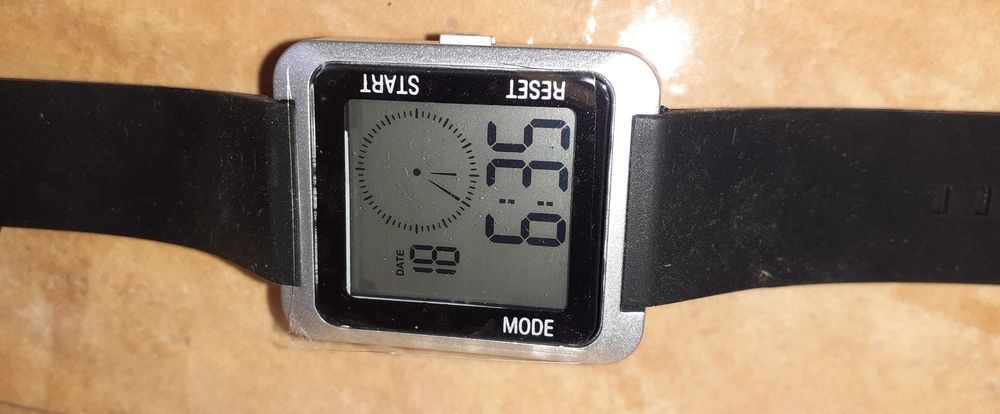 Elektroniczny zegarek męski nowy