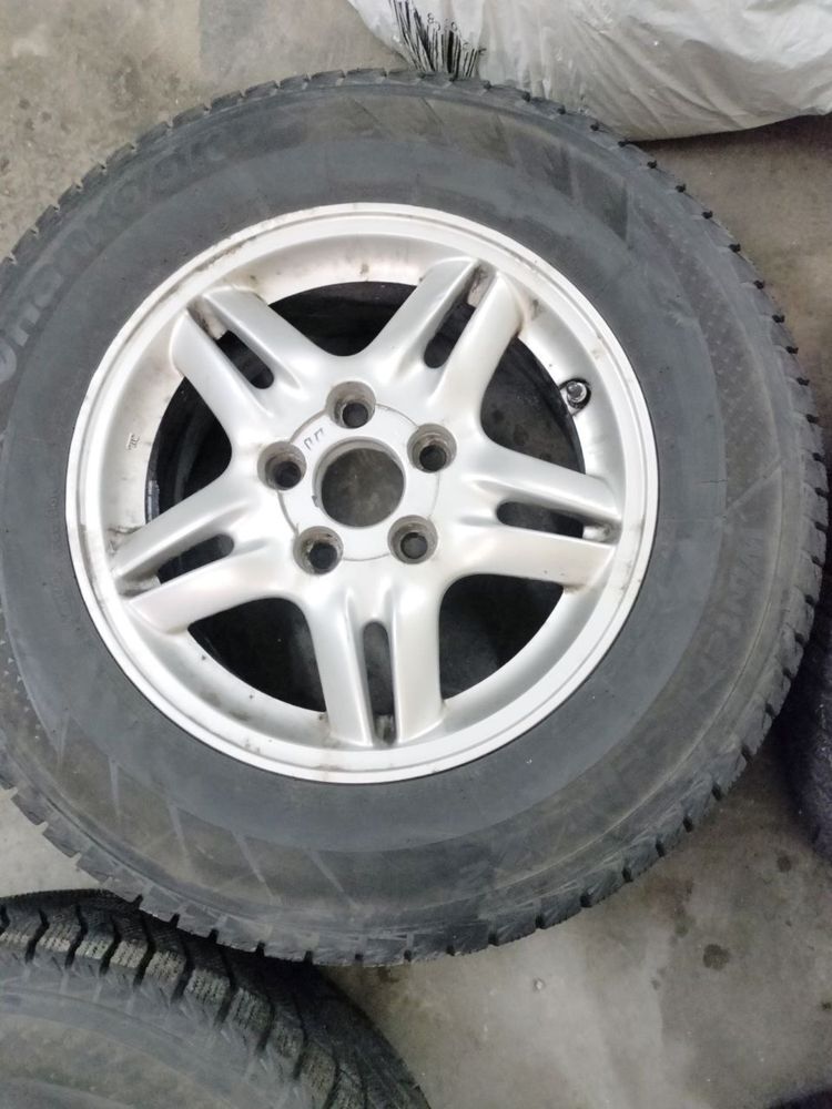 Зимова резина диски R15 114,3 Hankook winter icept iz2 205/70/15