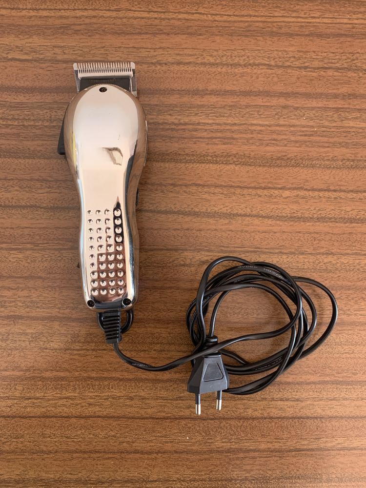 Máquina Cortar Cabelo S/Pentes