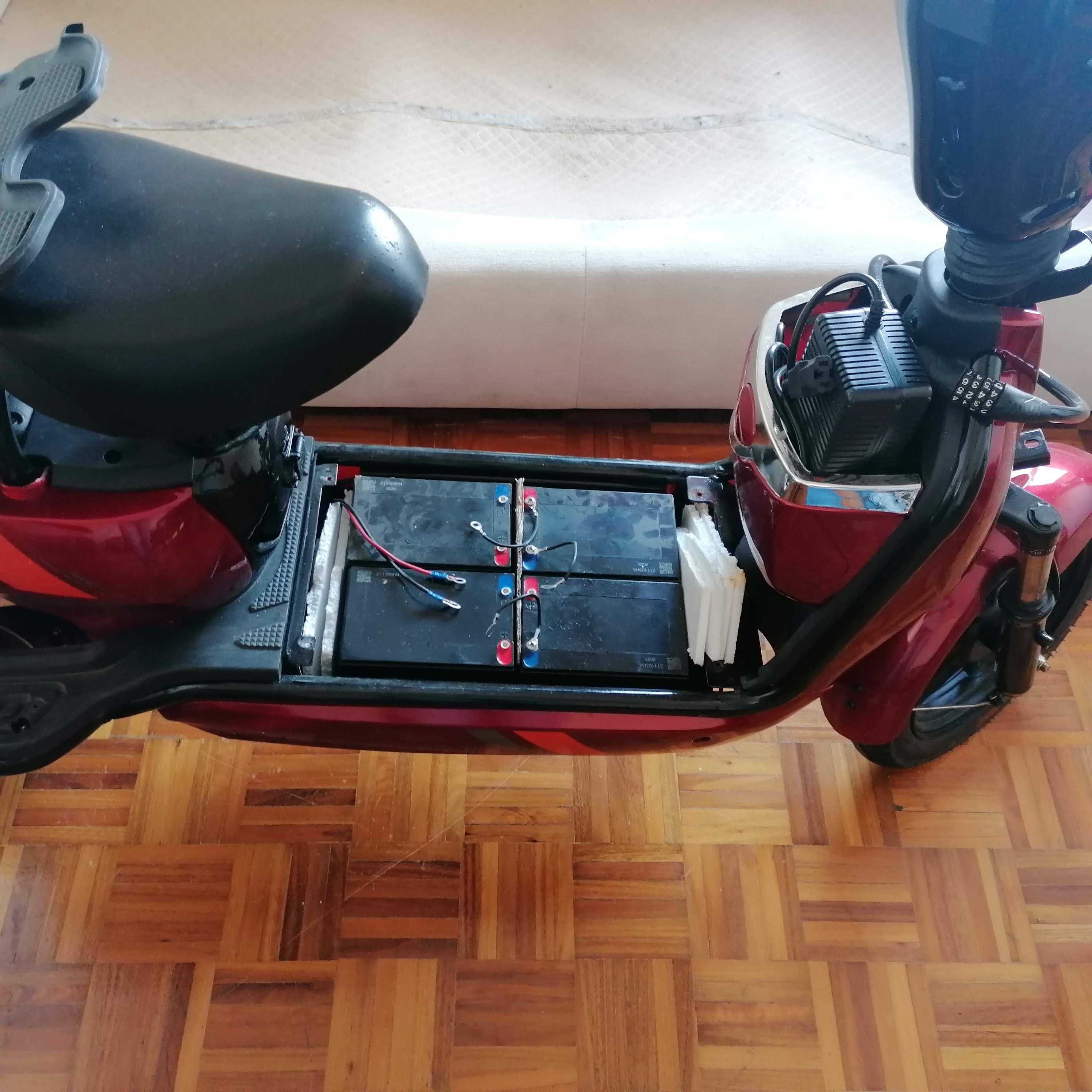 Vendo Moto Elétrica marca Small com pouco uso