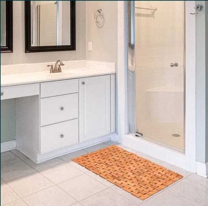 HANKEY bambusowa mata łazienkowa z antypoślizgowymi nóżkami