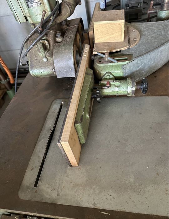 Pilarko-frezarka Piła frezarka do drewna plus posuw
