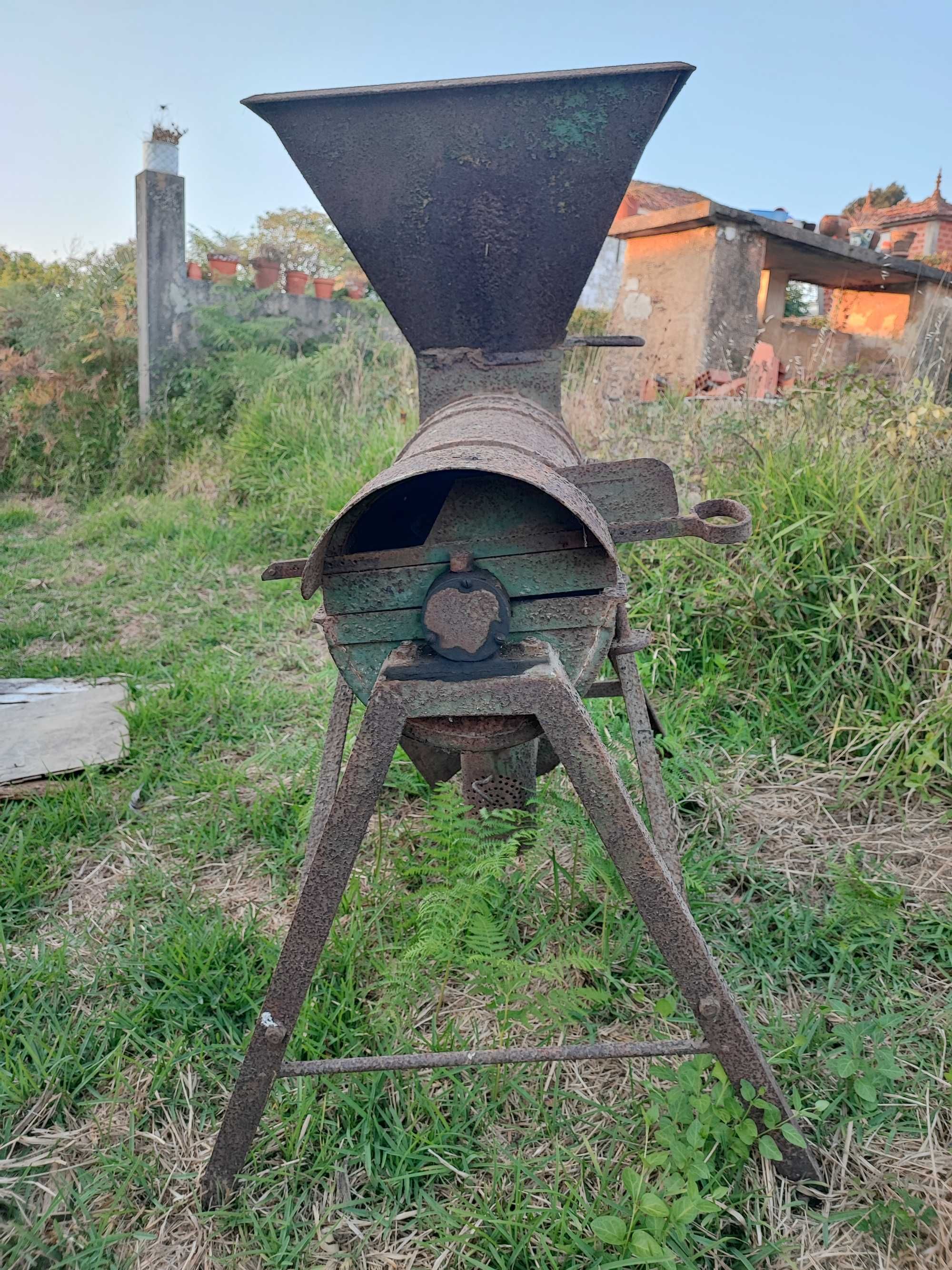 Debulhora de milho antiga